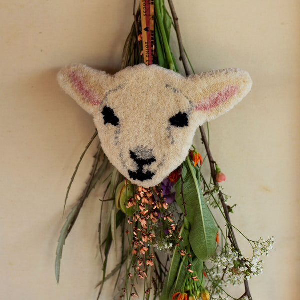 Woolly Lamb · Dekoteppich Hänger