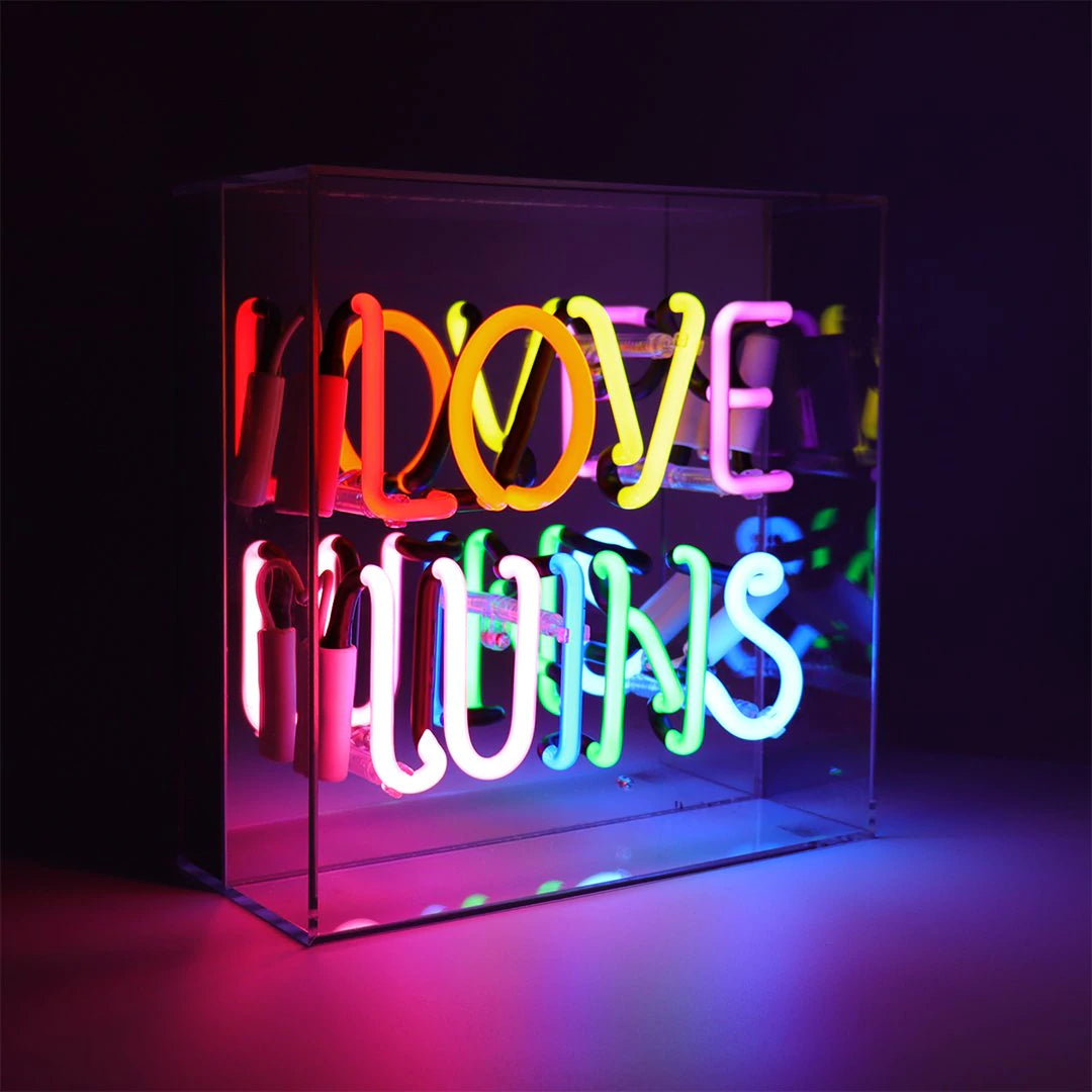Neon-Sign "LOVE WINS"